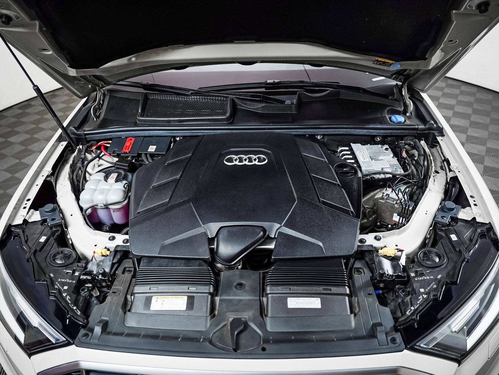 Used 2022 Audi Q7 Premium Plus w/ Premium Plus Package image 3