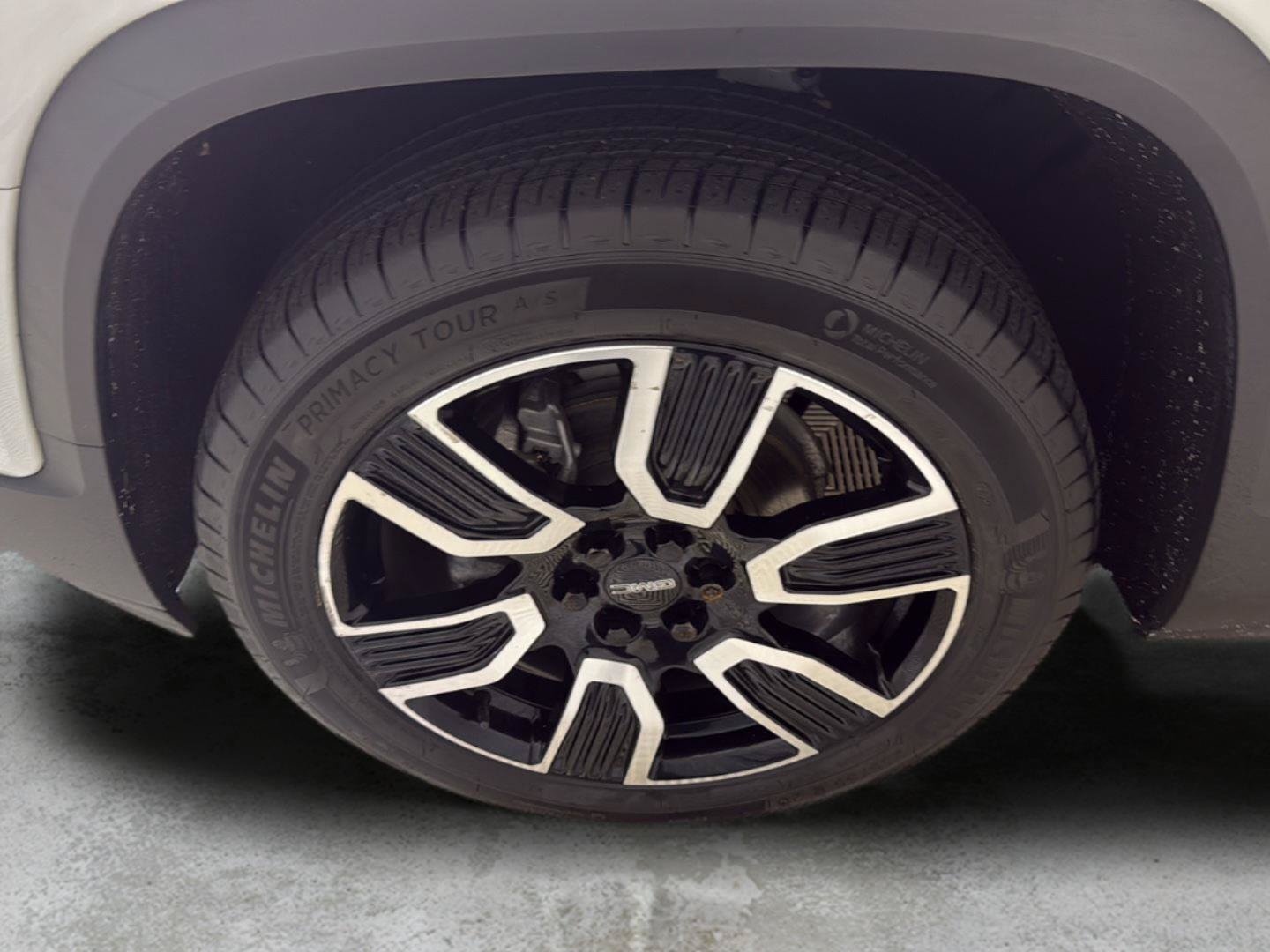 Certified 2021 GMC Acadia SLE w/ Elevation Edition FWD image 2