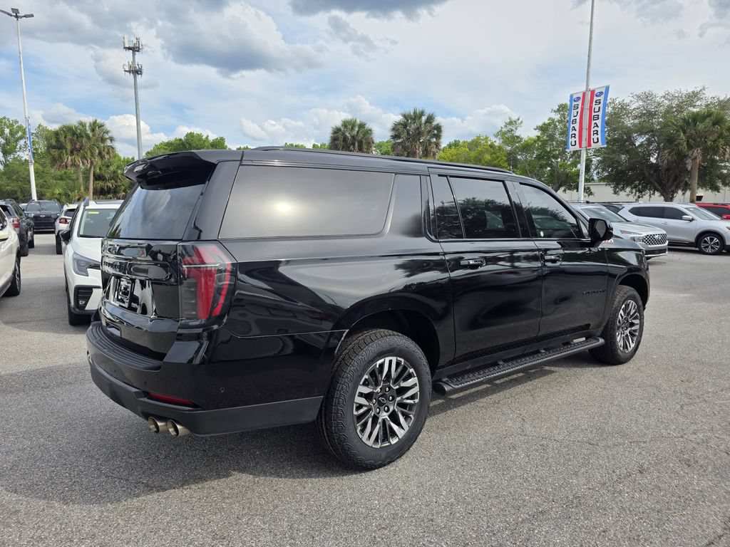 Used 2025 Chevrolet Suburban Z71 AWD/4WD image 3