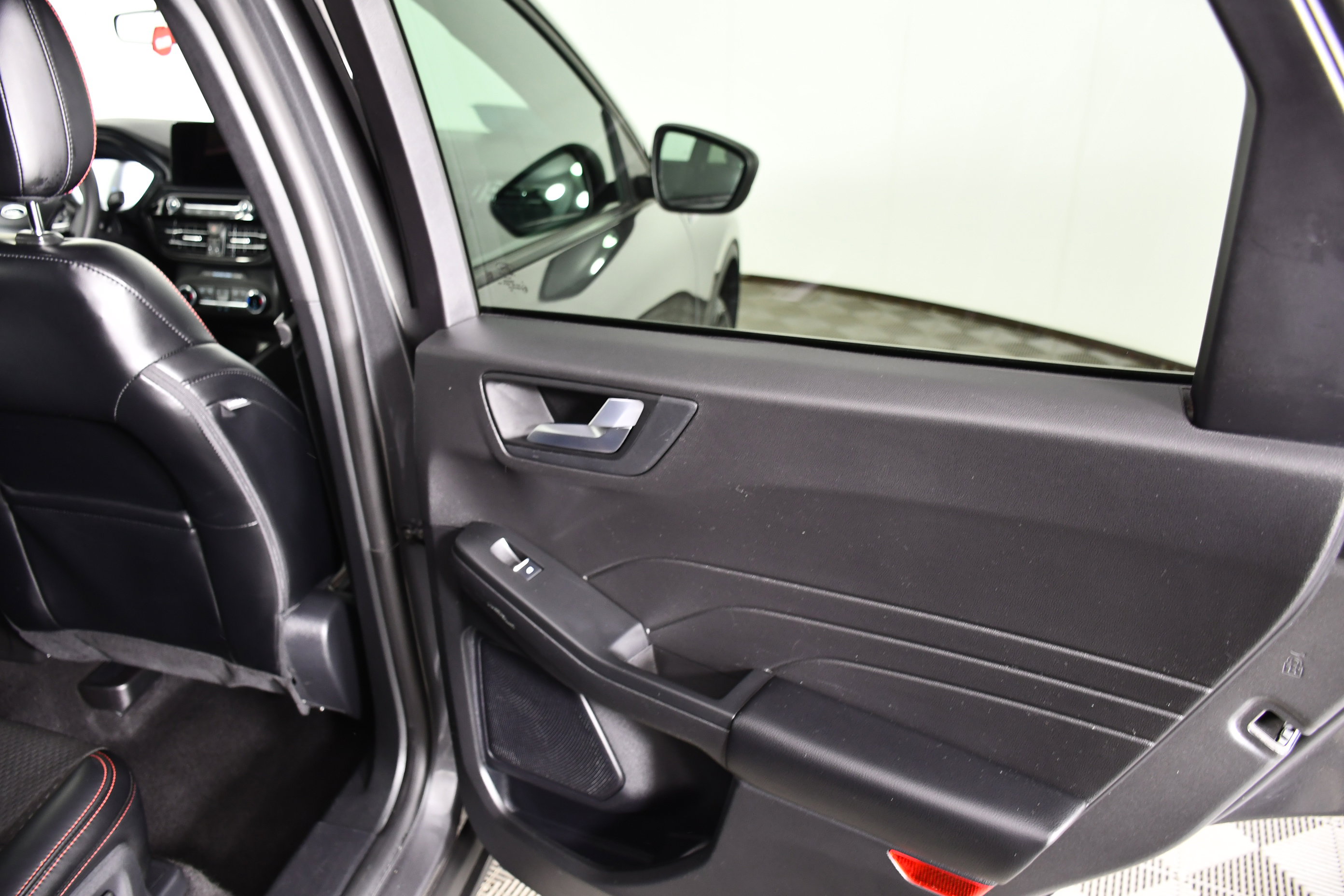 Used 2025 Ford Escape ST-Line image 41