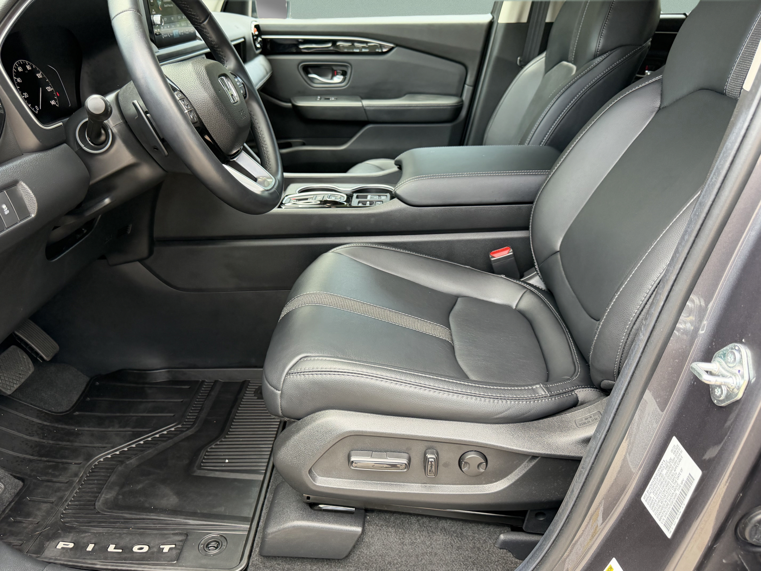 Used 2025 Honda Pilot Touring image 24