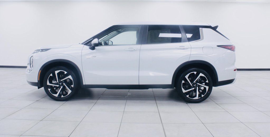 New 2025 Mitsubishi Outlander SE image 2