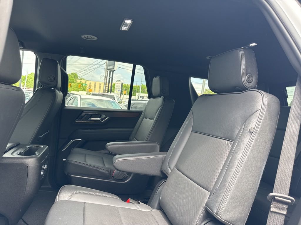 Used 2025 GMC Yukon Denali AWD/4WD image 28