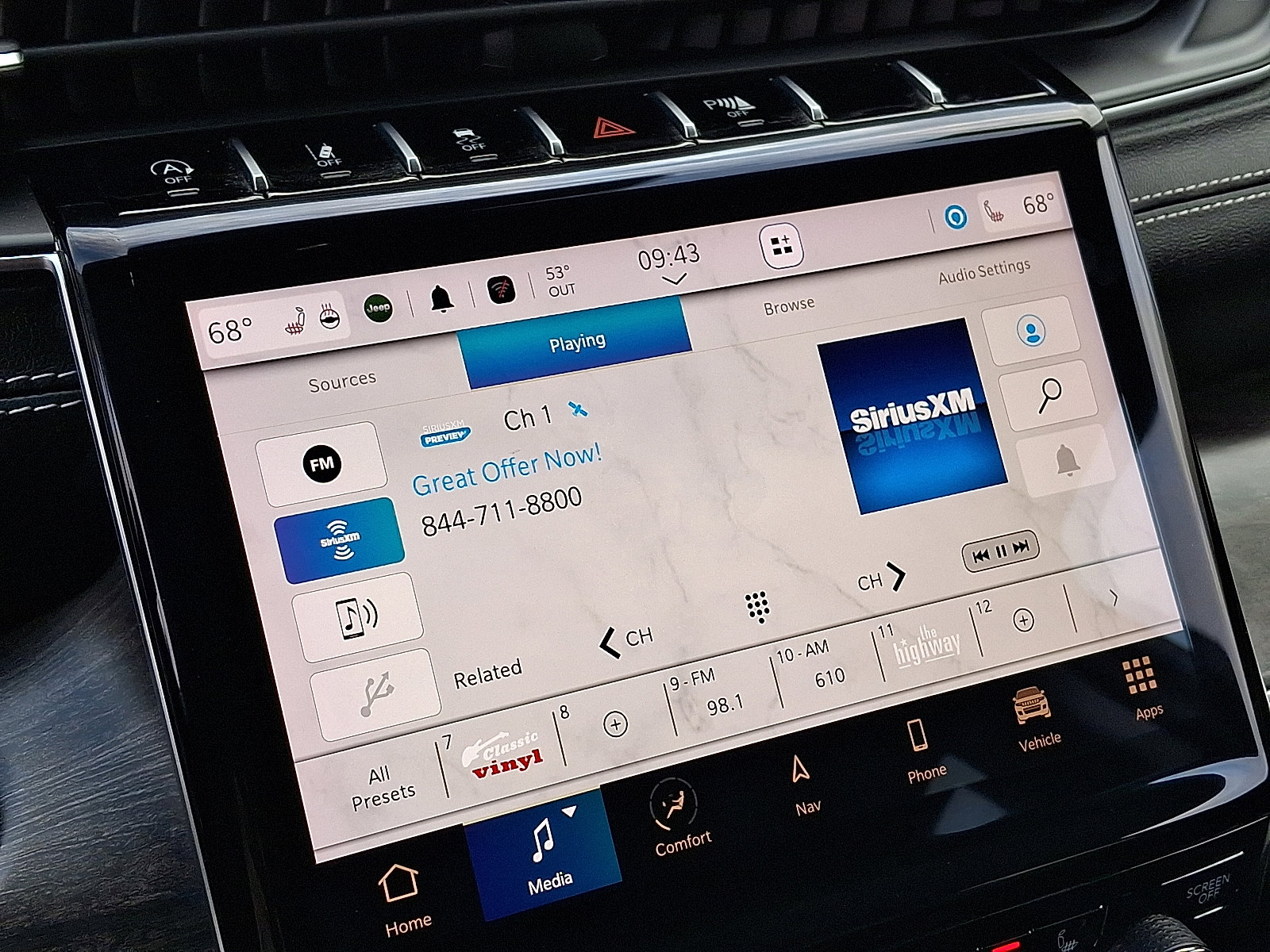 Used 2023 Jeep Grand Cherokee Limited image 17