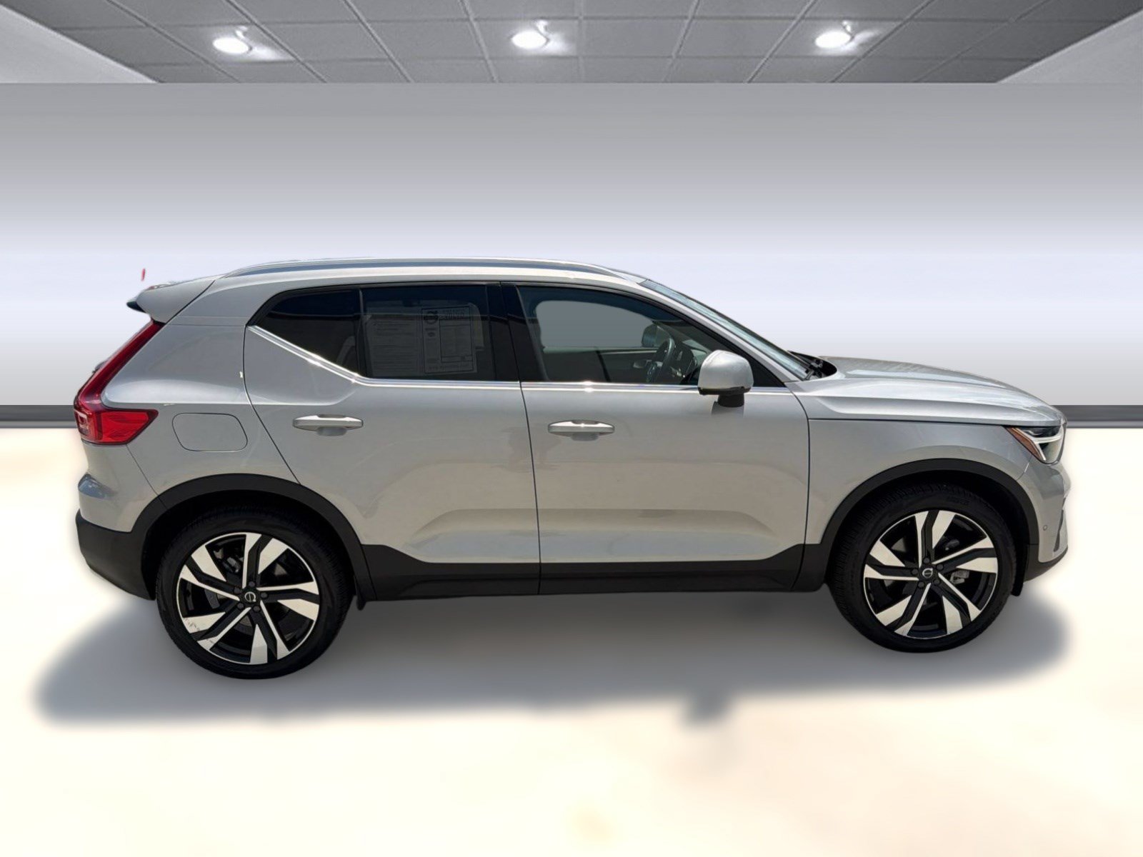 Used 2023 Volvo XC40 B4 Plus w/ Protection Package Premier FWD image 8