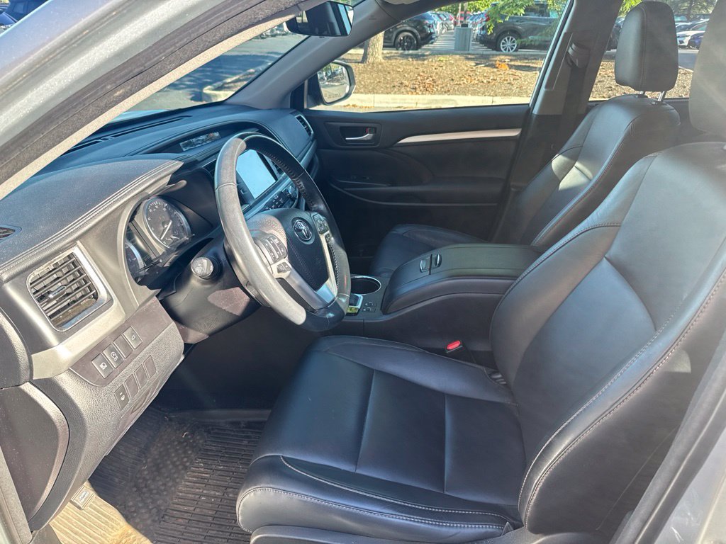 Used 2018 Toyota Highlander XLE AWD/4WD image 15