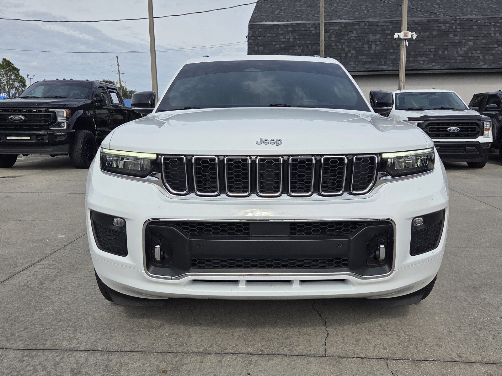 Used 2024 Jeep Grand Cherokee L Overland w/ Trailer Tow Package image 2