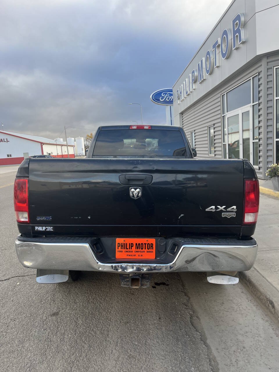Used 2017 RAM 3500 Tradesman w/ Chrome Appearance Group AWD/4WD image 2