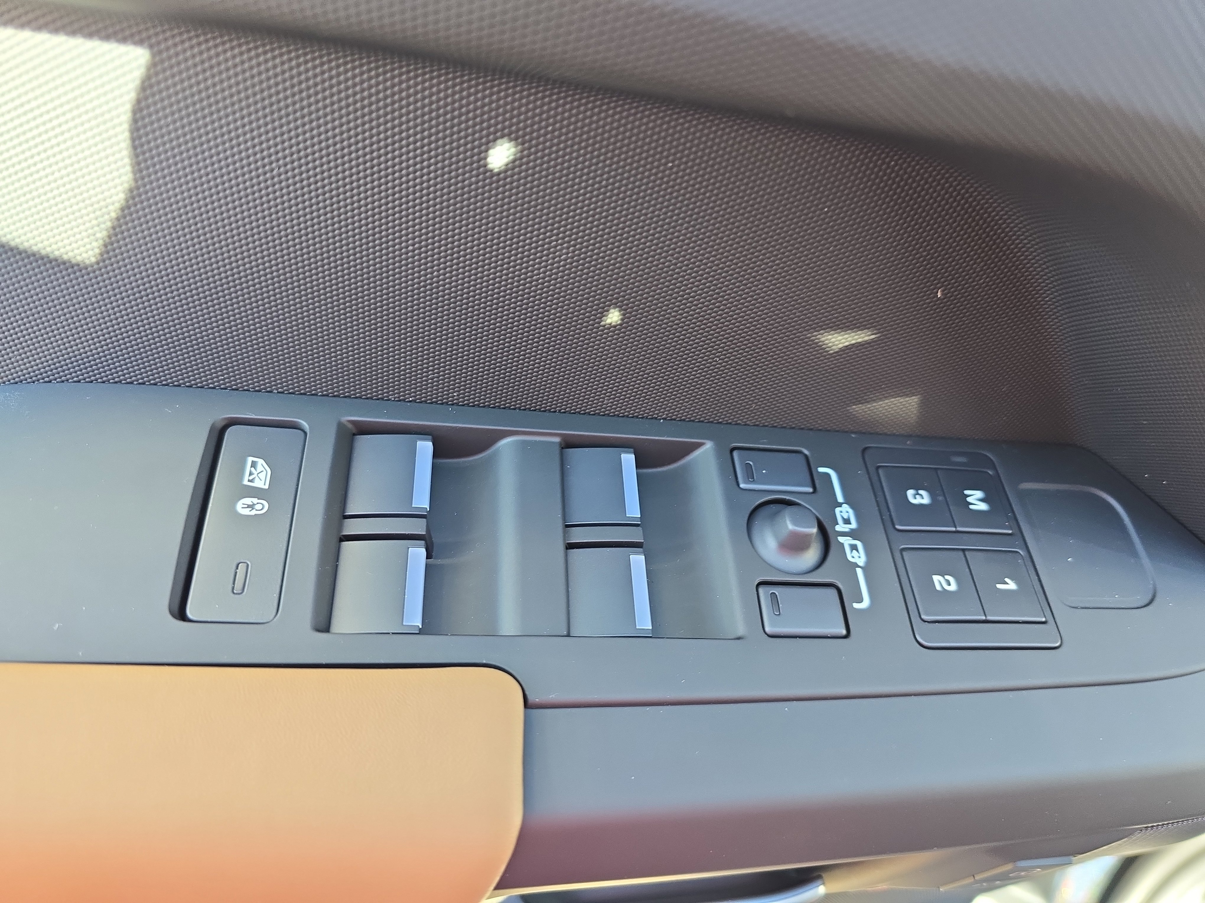 New 2026 Land Rover Defender 110 S image 26