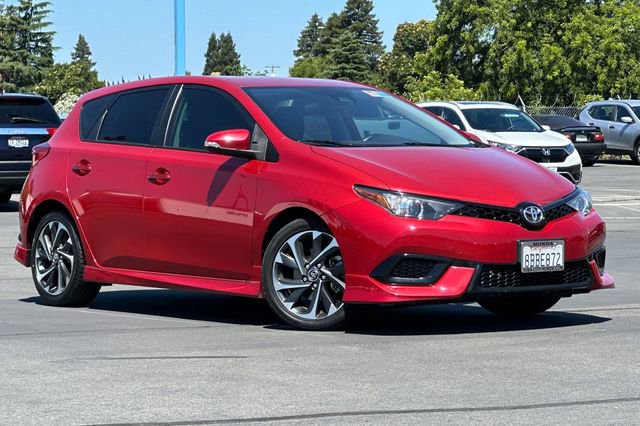 Used 2018 Toyota Corolla iM w/ All-Weather Mat Package FWD image 2