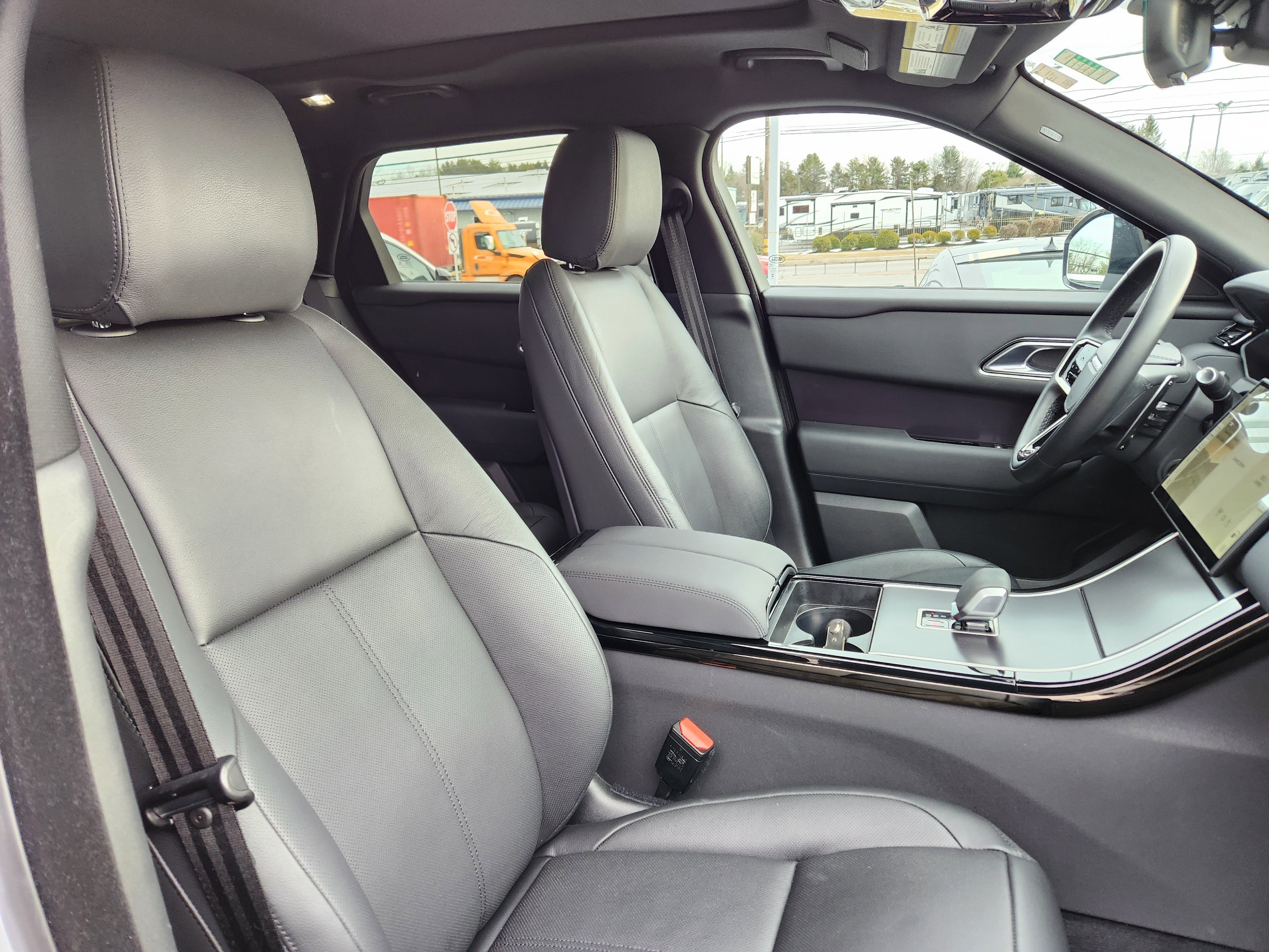 Certified 2026 Land Rover Range Rover Velar Dynamic SE image 16