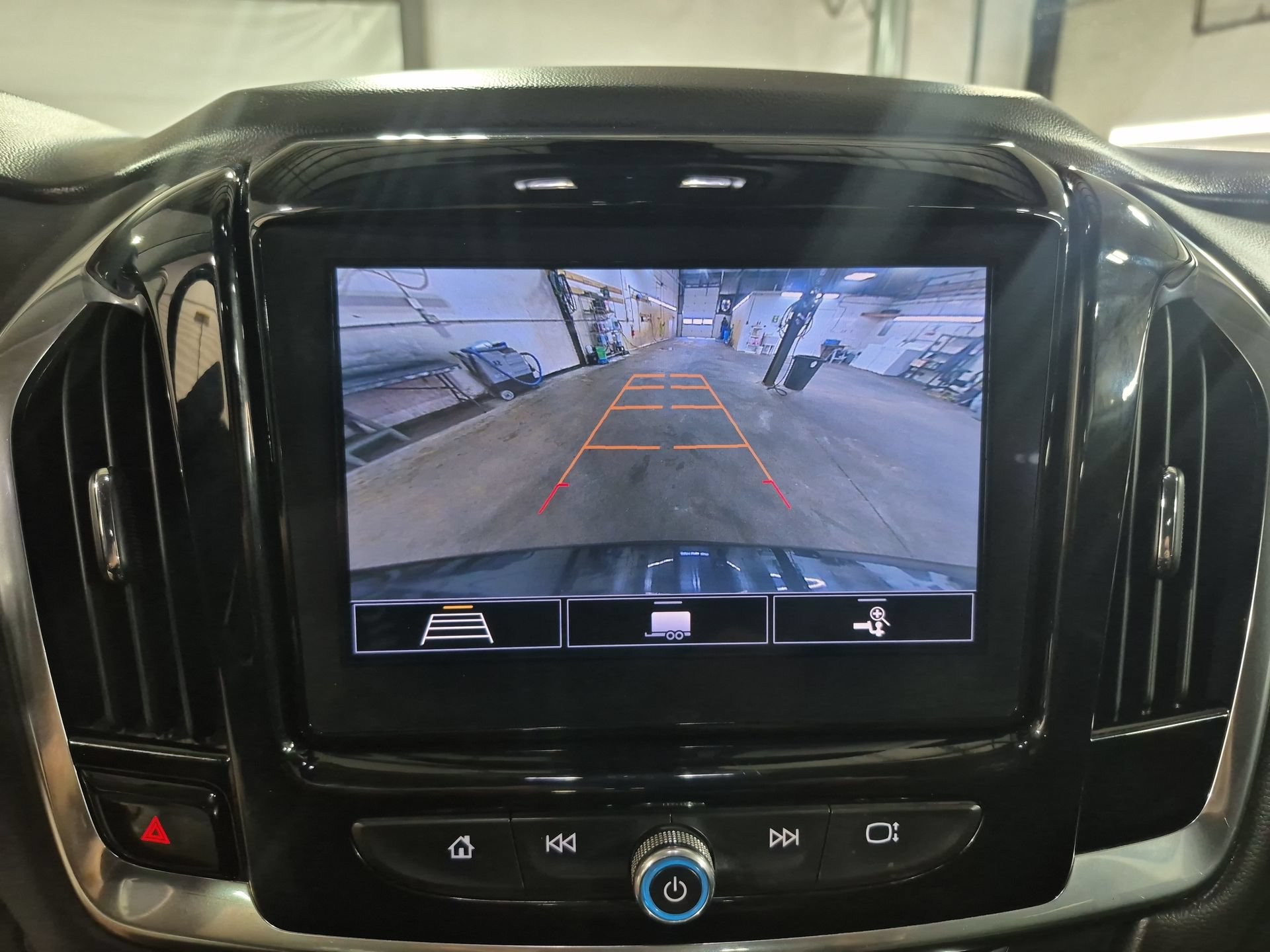 Certified 2021 Chevrolet Traverse LT FWD image 16