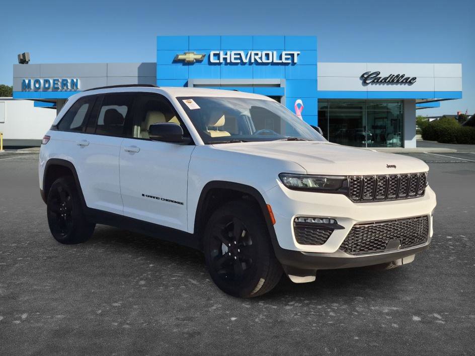 Used 2023 Jeep Grand Cherokee Limited w/ Black Appearance Package AWD/4WD image 7