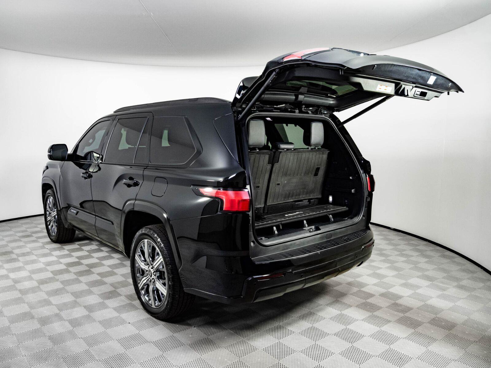 Used 2023 Toyota Sequoia Platinum AWD/4WD image 30