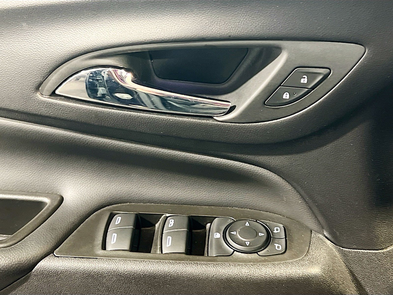 Used 2024 Chevrolet Equinox LT AWD/4WD image 13