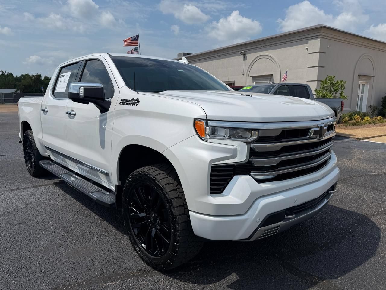 Used 2023 Chevrolet Silverado 1500 High Country w/ High Country Premium Package AWD/4WD image 4