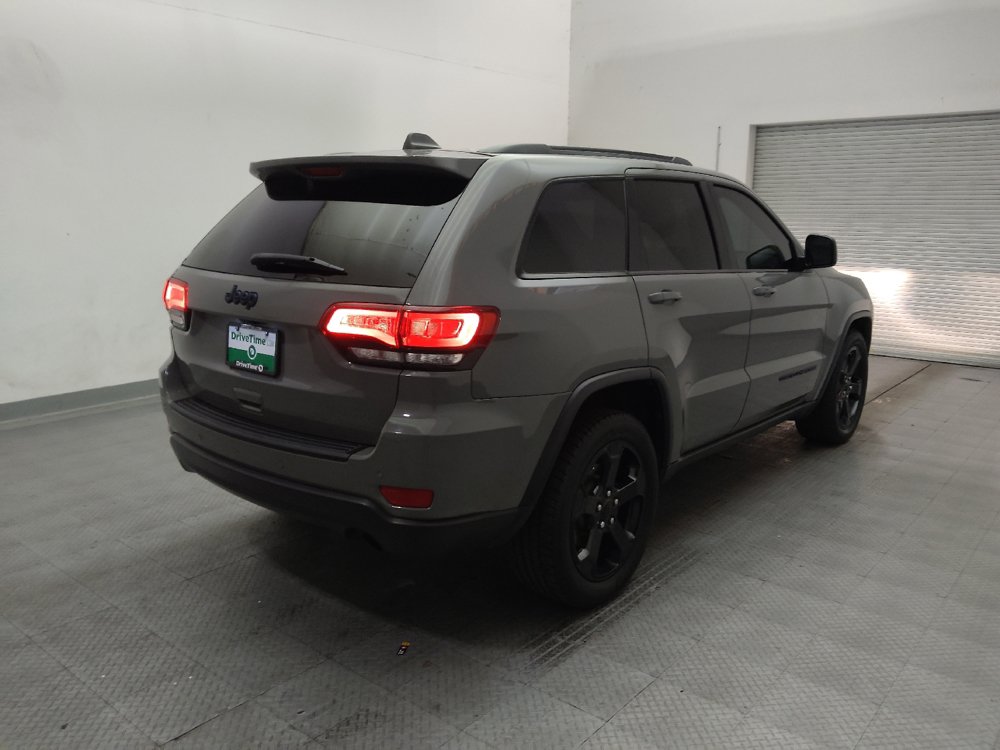 Used 2020 Jeep Grand Cherokee Laredo RWD image 9