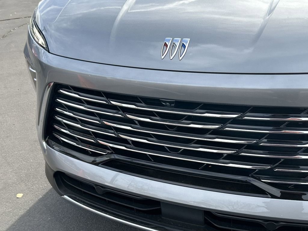 Used 2025 Buick Enclave Preferred w/ Power Package image 31