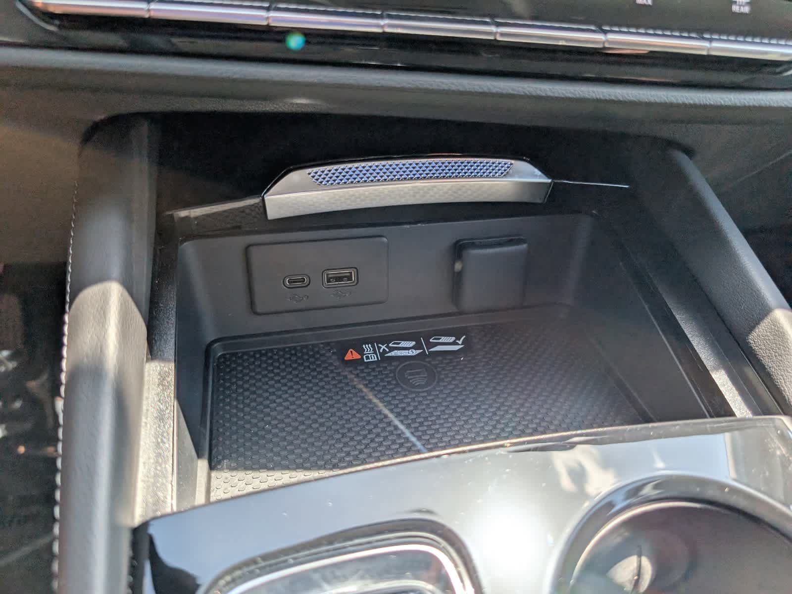 Certified 2025 Buick Envision Avenir AWD/4WD image 28