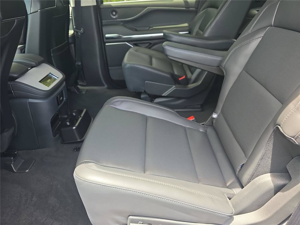New 2027 Lincoln Navigator Premiere RWD image 15