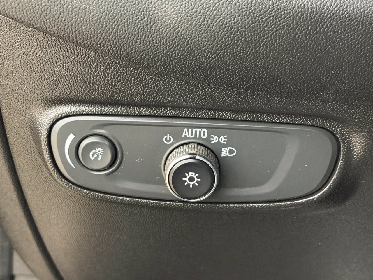 Used 2020 Chevrolet Equinox LS AWD/4WD image 20