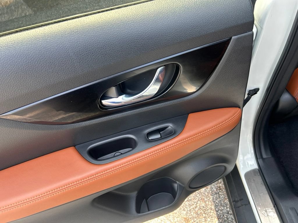 Used 2019 Nissan Rogue SL w/ Premium Package FWD image 27