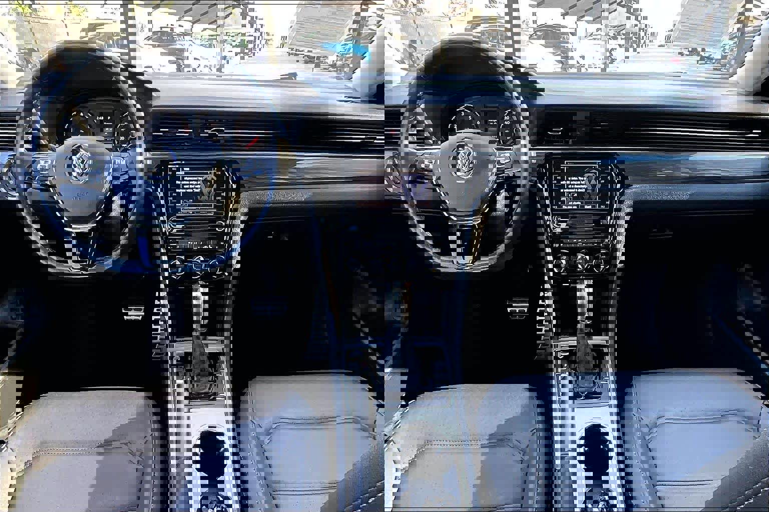 Used 2020 Volkswagen Passat 2.0T R-Line image 16