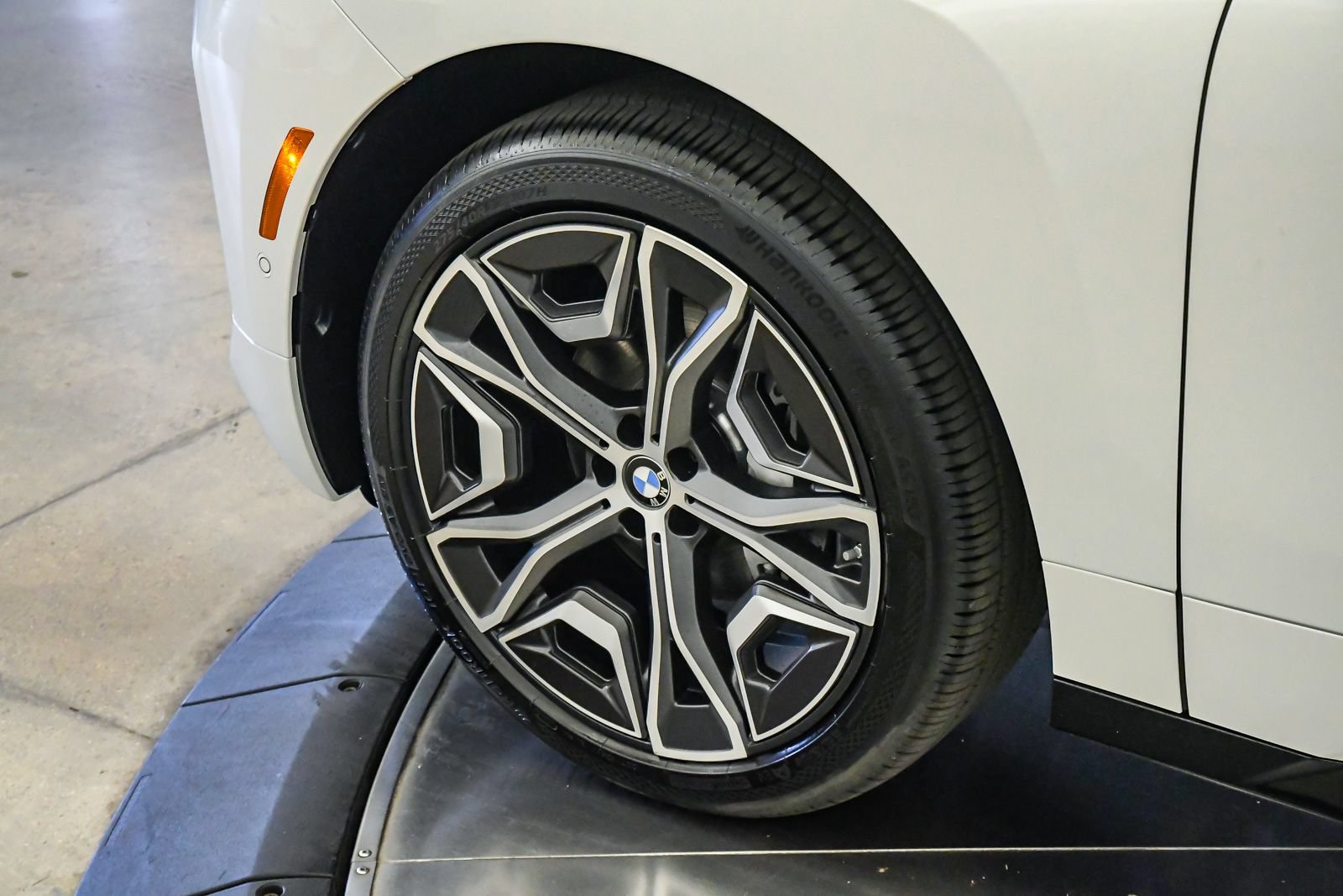 Used 2026 BMW iX xDrive60 AWD/4WD image 10