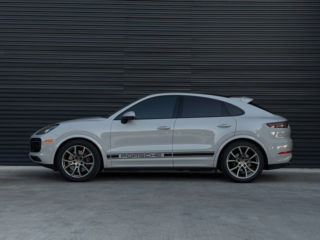 Certified 2022 Porsche Cayenne Platinum Edition image 2