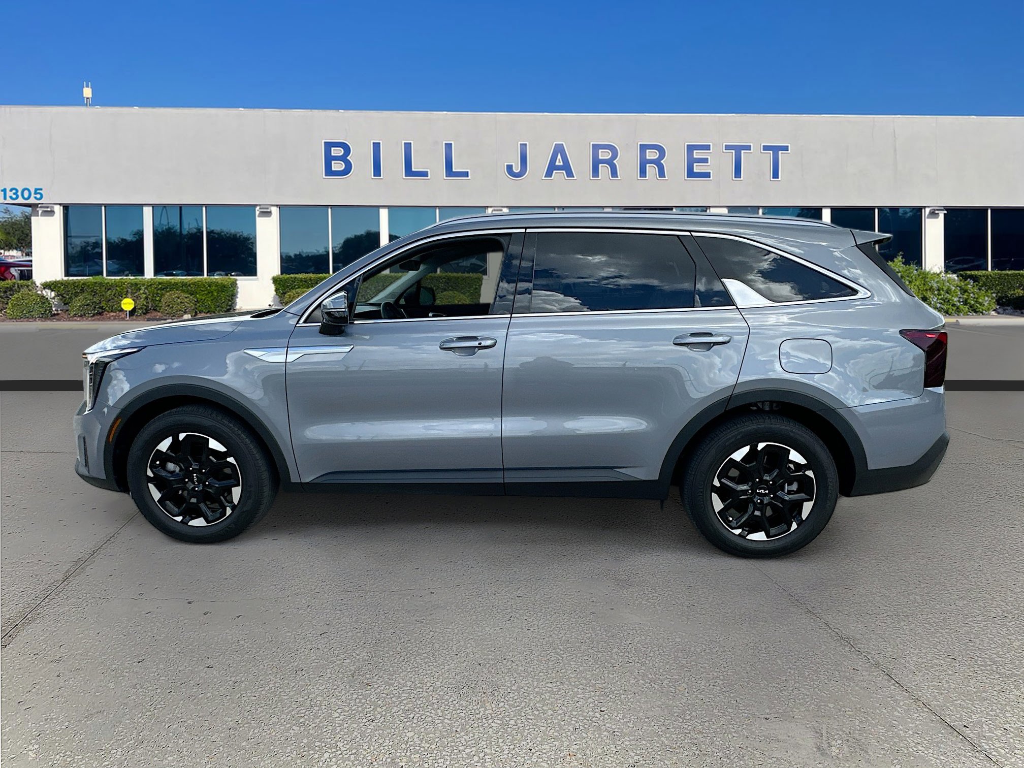 Used 2025 Kia Sorento S image 4