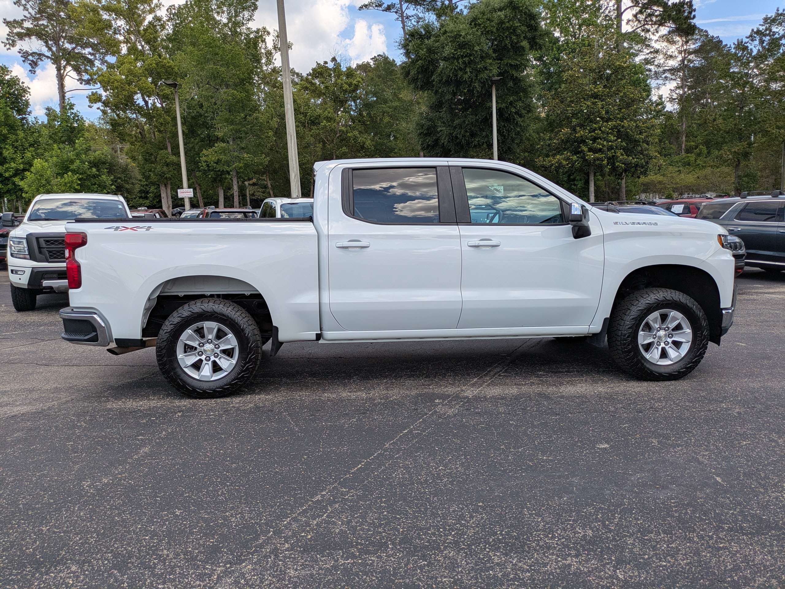 Used 2020 Chevrolet Silverado 1500 LT w/ All-Star Edition AWD/4WD image 3