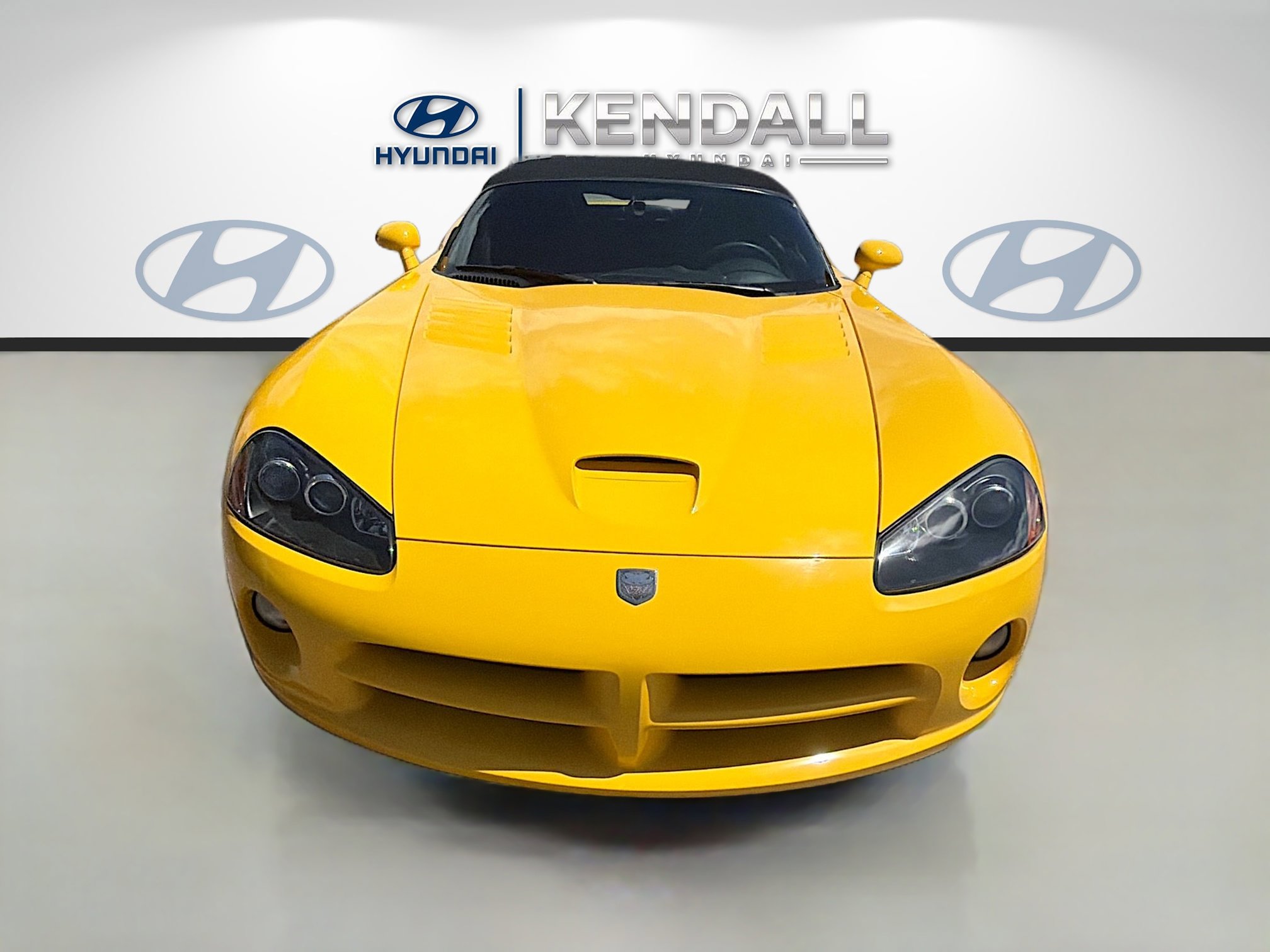 Used 2005 Dodge Viper SRT-10 image 2
