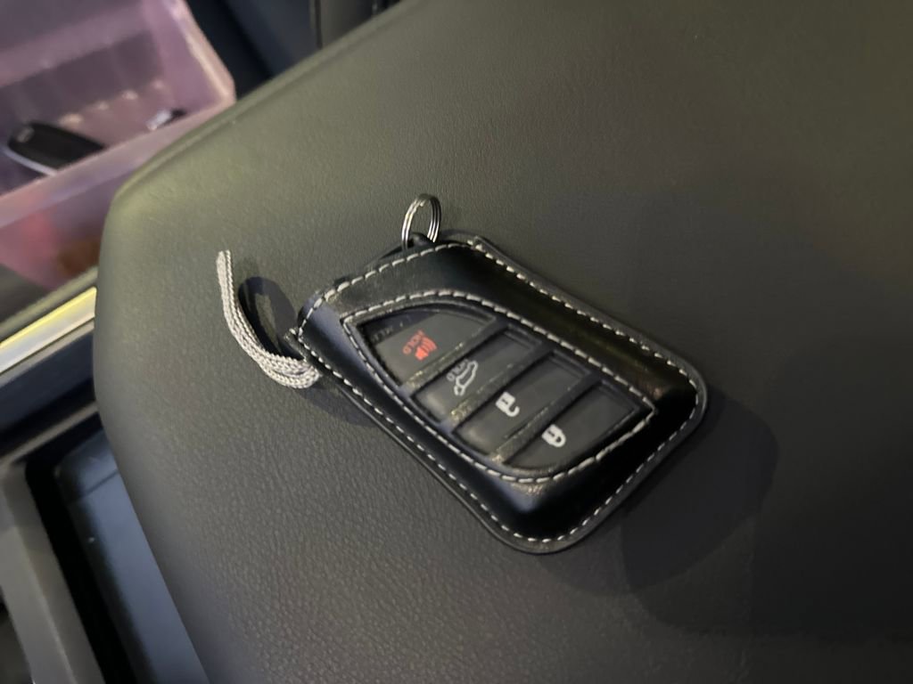 Used 2024 Lexus GX 550 w/ Accessory Package (2T) image 30