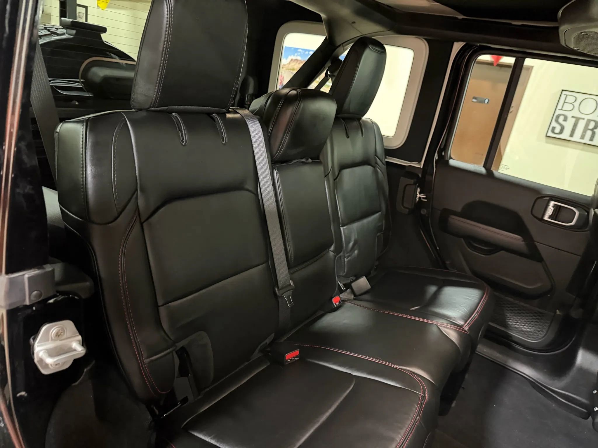 Used 2024 Jeep Wrangler Unlimited Rubicon image 41