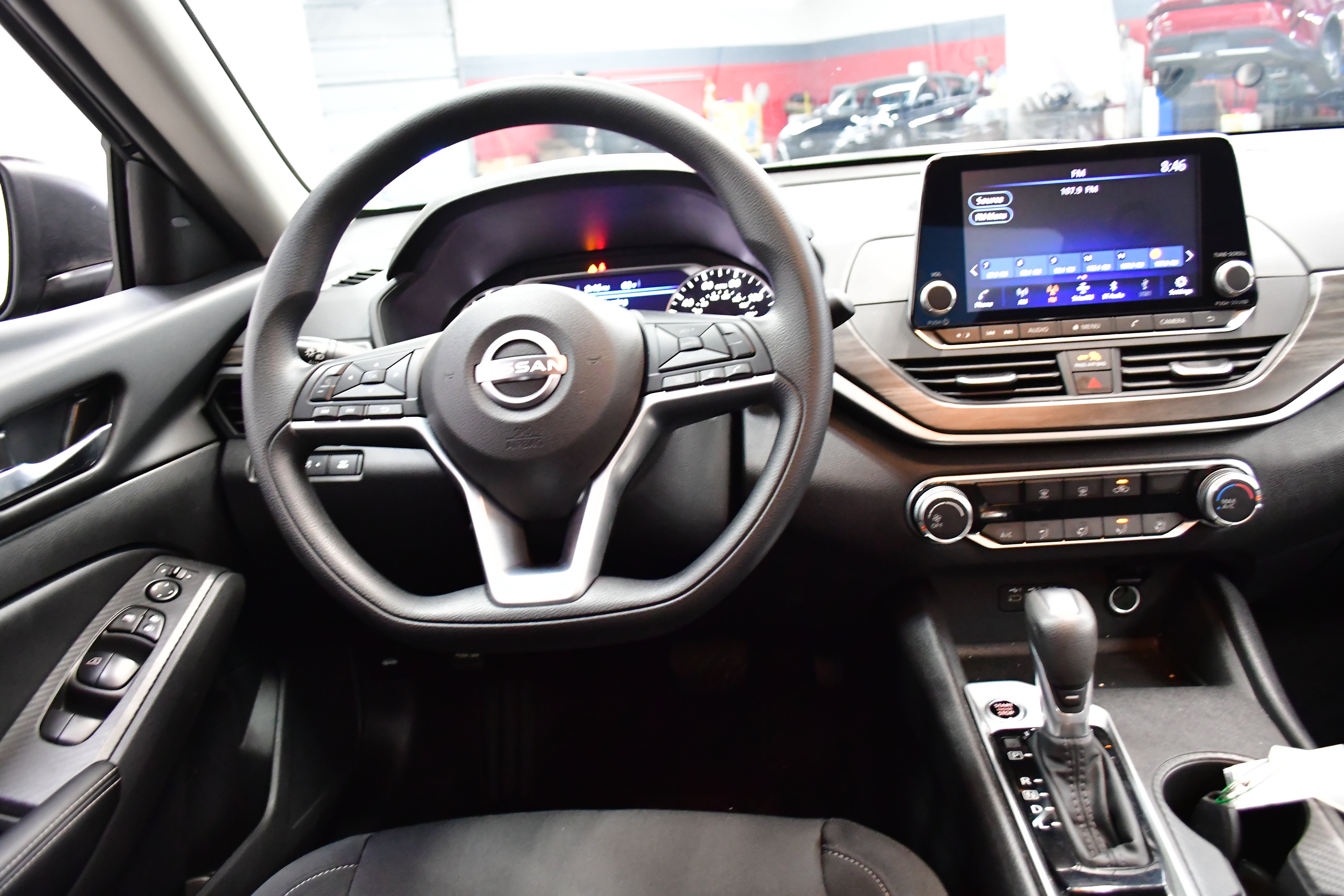 Used 2025 Nissan Altima 2.5 SV FWD image 8