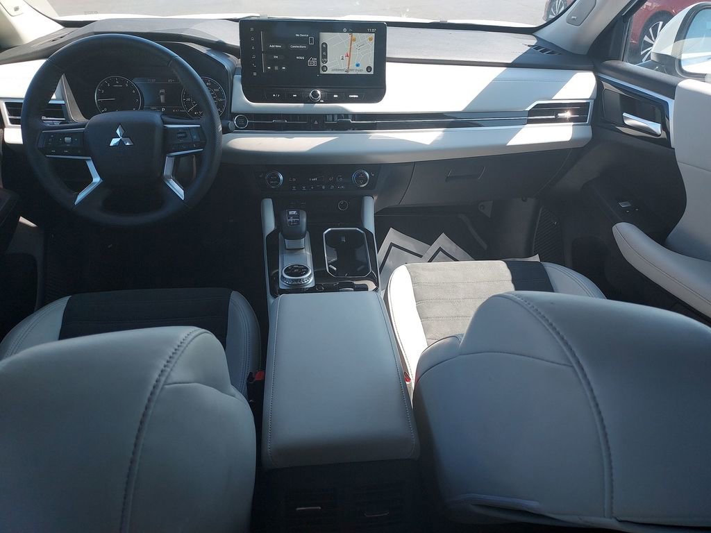 Used 2025 Mitsubishi Outlander SE FWD image 10