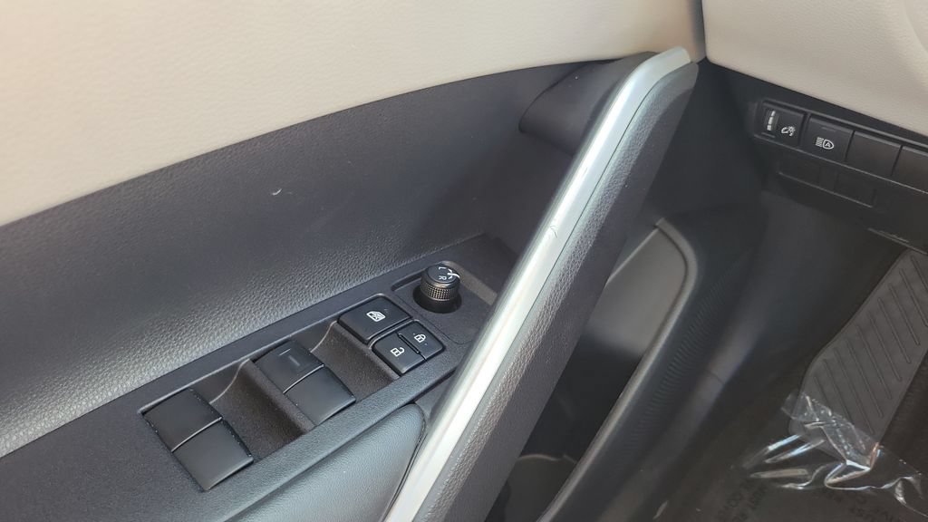 Certified 2025 Toyota Corolla Cross L FWD image 22