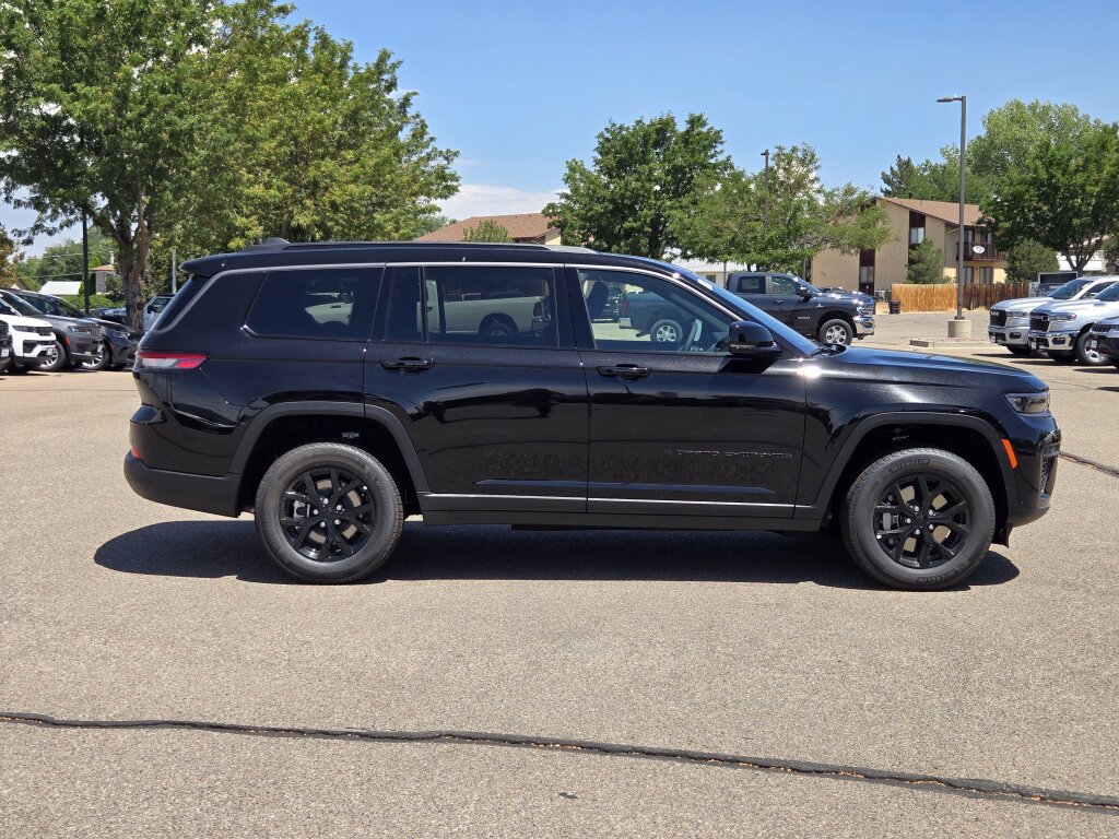 New 2026 Jeep Grand Cherokee L Altitude AWD/4WD image 2