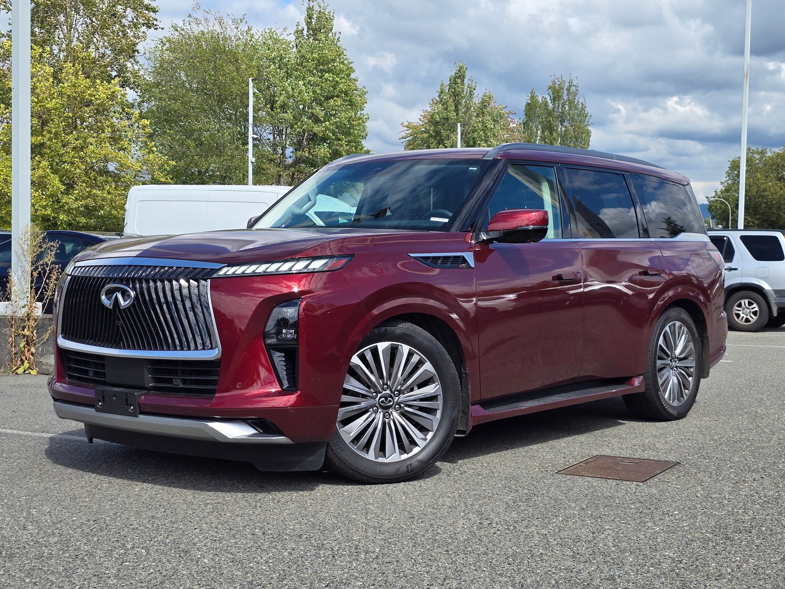 Used 2025 INFINITI QX80 Luxe AWD/4WD image 1