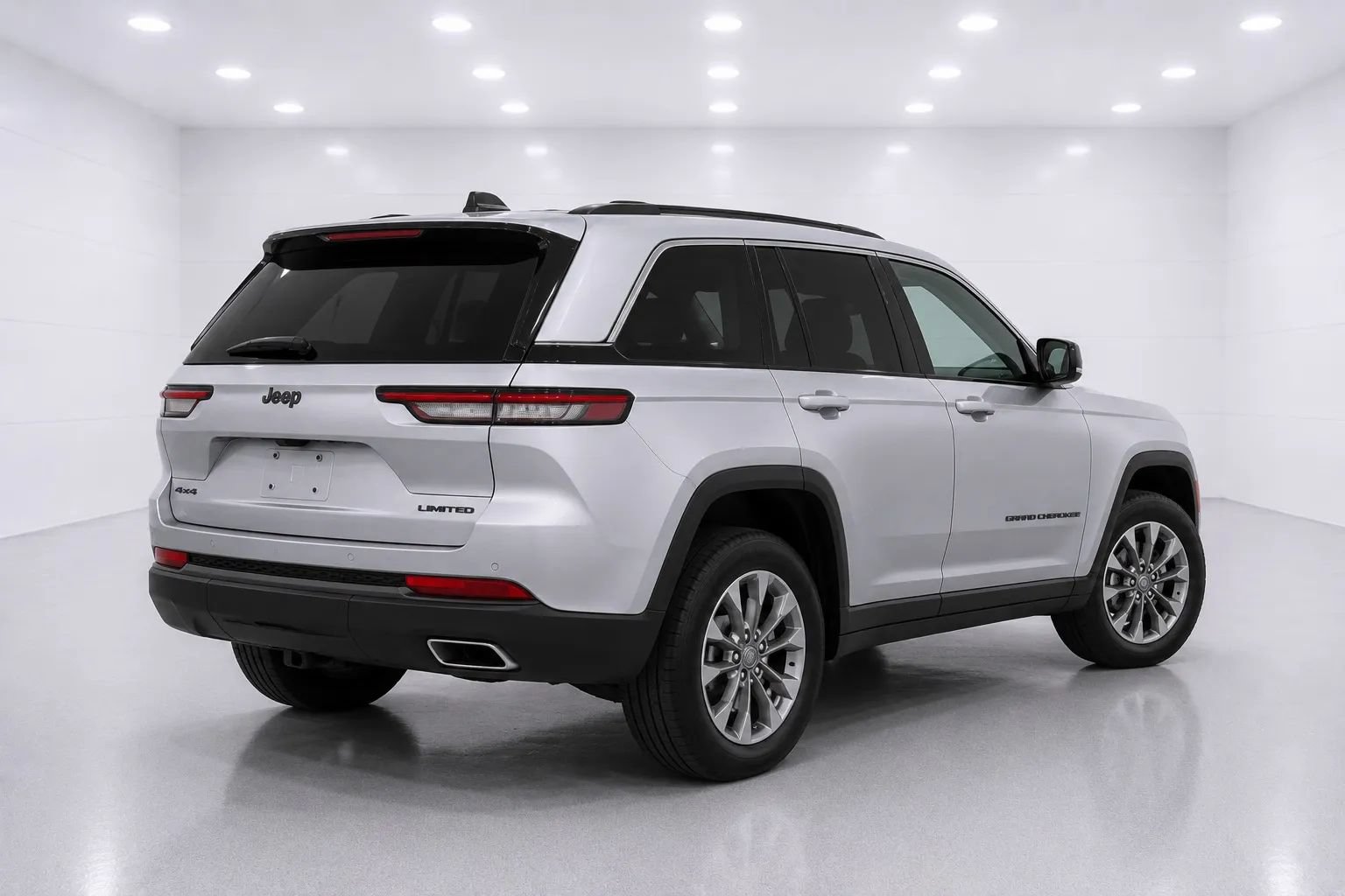 Used 2023 Jeep Grand Cherokee L Limited w/ Black Appearance Package AWD/4WD image 5