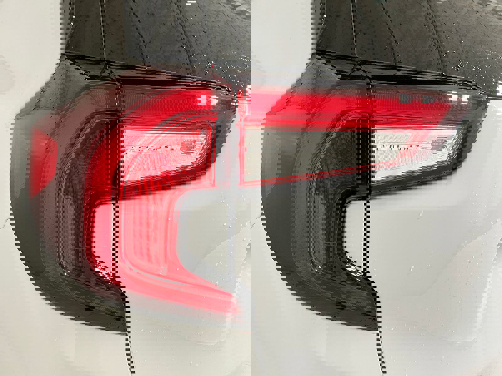 Used 2024 GMC Terrain SLT image 25