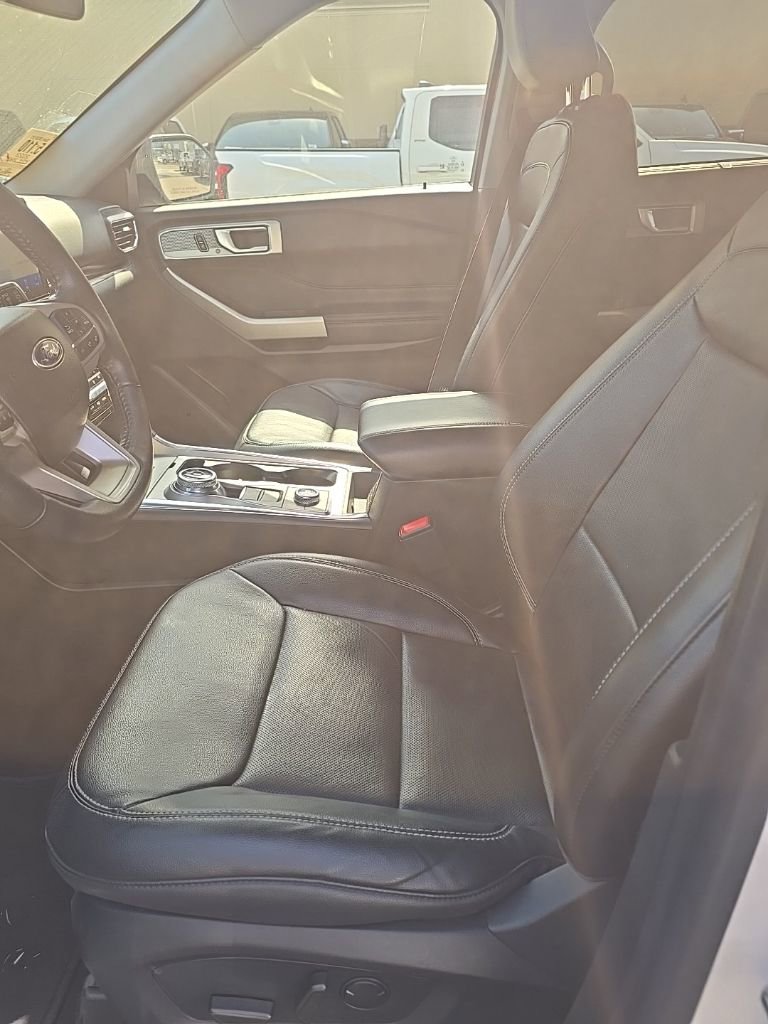Used 2023 Ford Explorer Limited AWD/4WD image 5