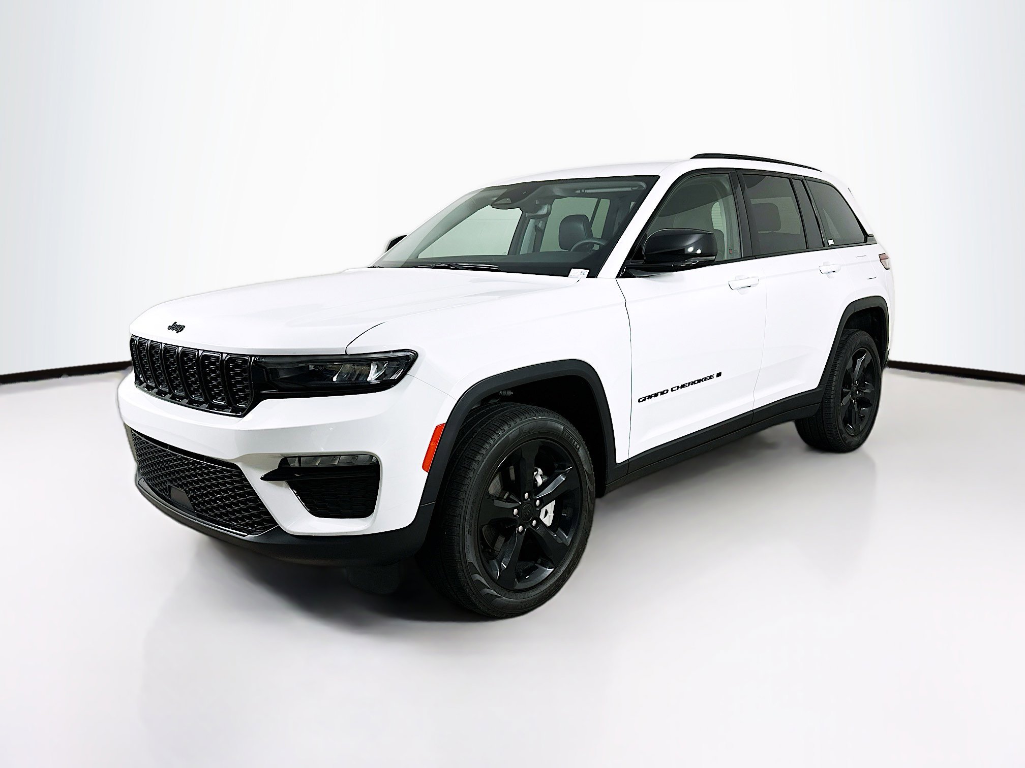 Used 2023 Jeep Grand Cherokee Limited w/ Black Appearance Package image 3