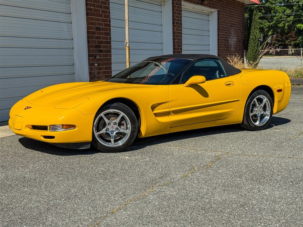 Used 2004 Chevrolet Corvette Convertible w/ Preferred Equipment Group RWD image 4