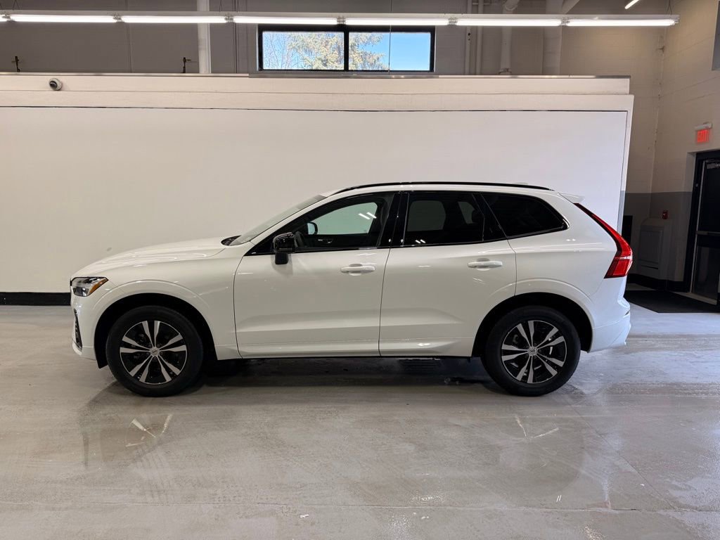 Used 2025 Volvo XC60 B5 Core w/ Climate Package image 2