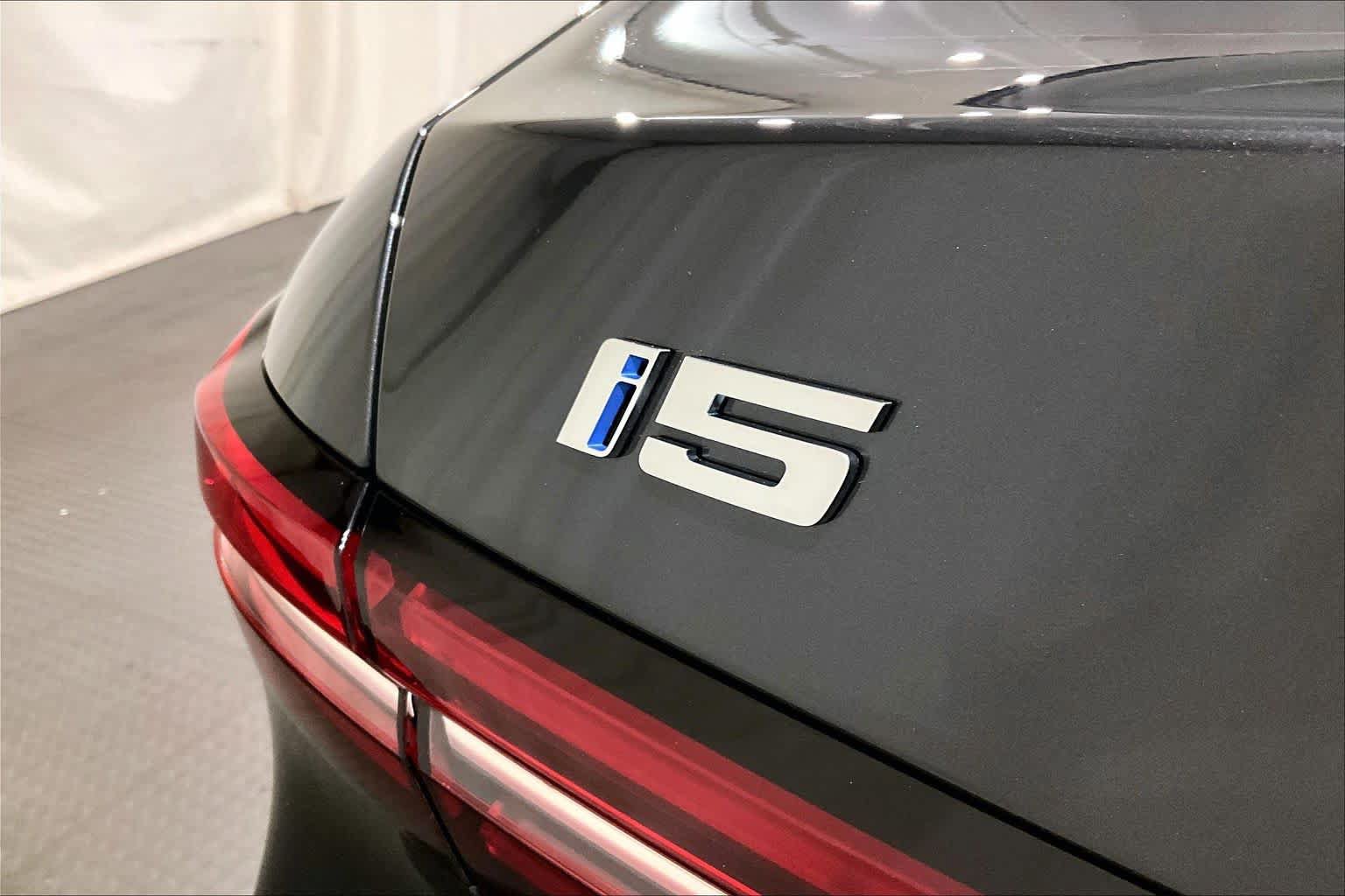 Used 2026 BMW i5 eDrive40 w/ Premium Package AWD/4WD image 9