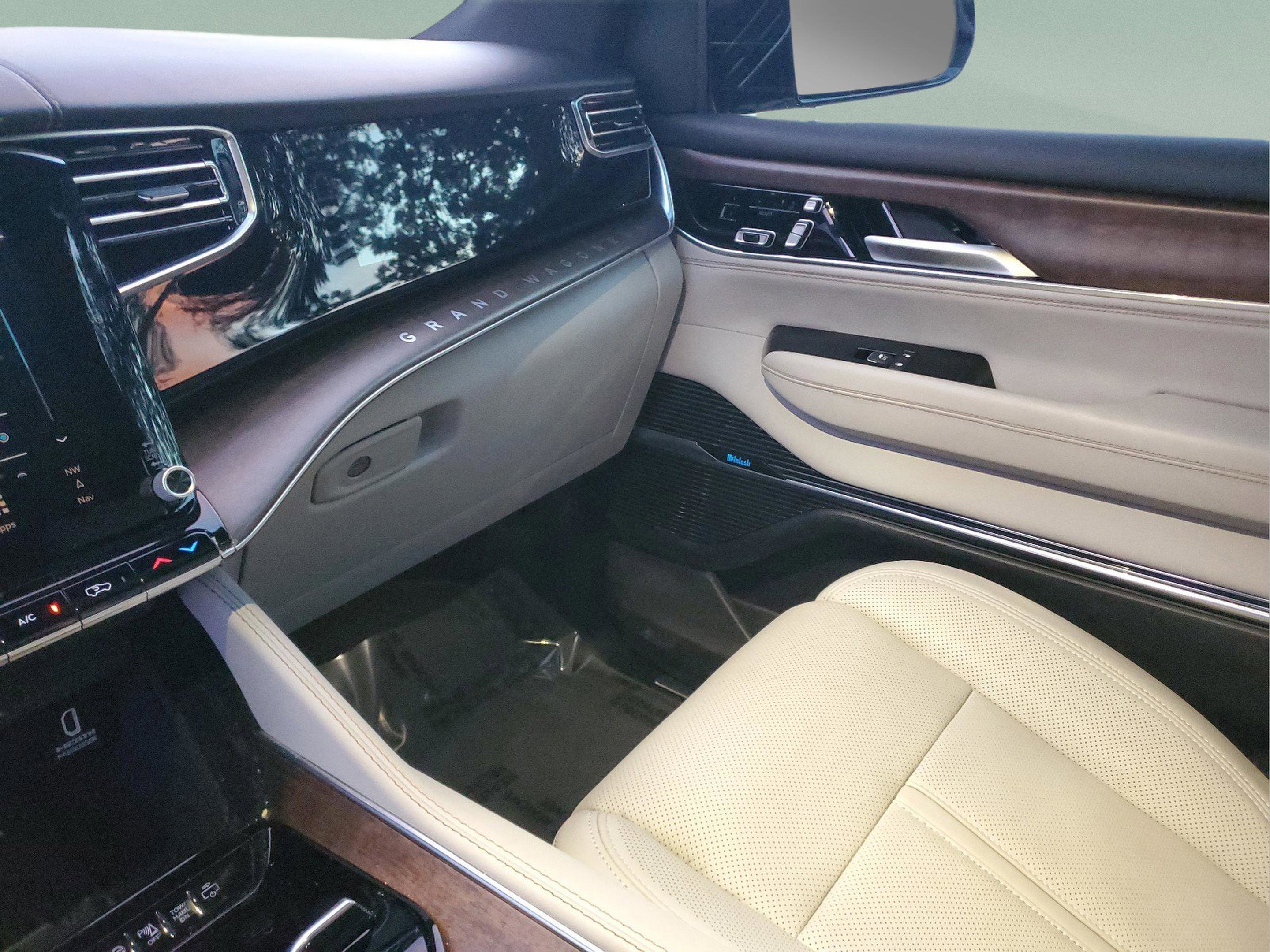 Certified 2025 Jeep Grand Wagoneer 4WD image 22