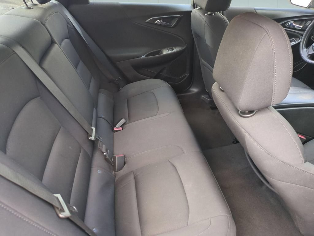 Used 2022 Chevrolet Malibu LT FWD image 31