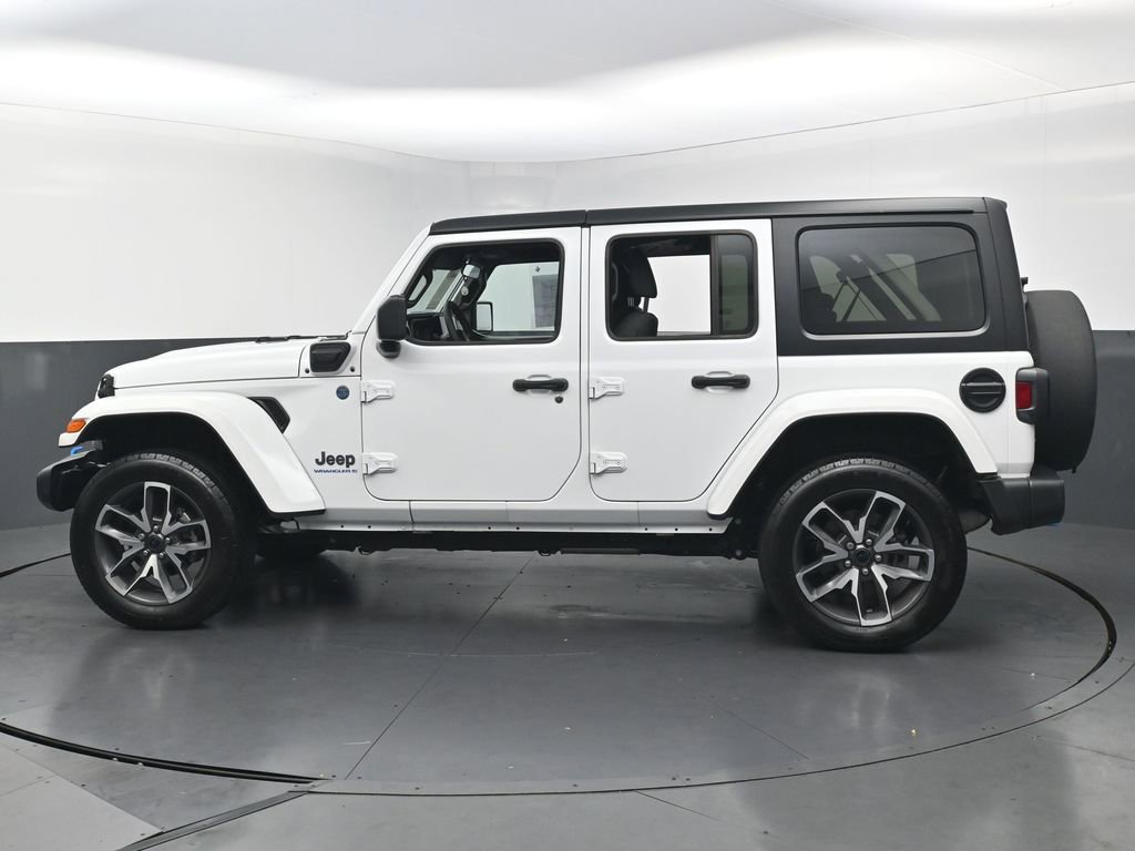 Used 2024 Jeep Wrangler Unlimited w/ Convenience Group AWD/4WD image 8