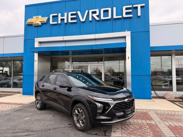 Used 2024 Chevrolet Trax LT w/ Driver Confidence Package image 1